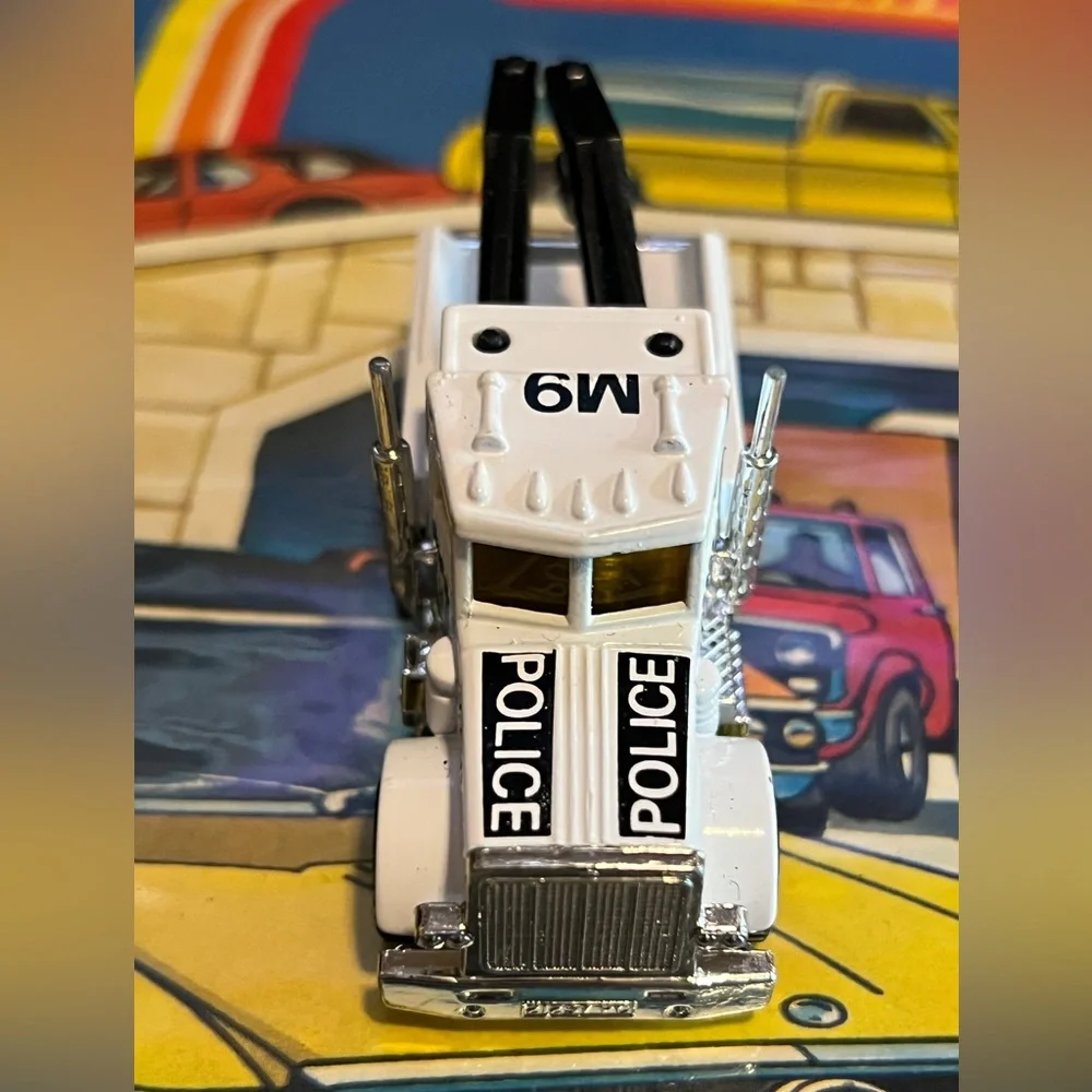 Vintage Matchbox 1981 Peterbilt Police Tow Truck I-80 Yellow Window Variant